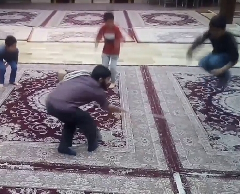 بازی پرش از روی طناب چرخان برای نوجوان